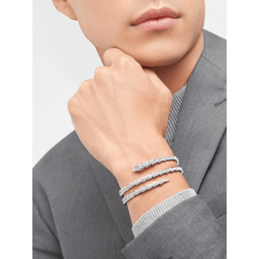 Serpenti Viper double layer, wrap bangle bracelet in 18 kt white gold, set with pavé diamonds BR858795 image 3