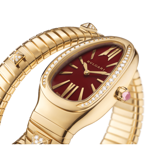 Serpenti Tubogas Studs Capsule single-spiral watch in 18 kt yellow gold with diamond-set bezel, diamond pavé-set studs on the bracelet and a carnelian dial. Water-resistant up to 30 metres. Limited Edition 104302 image 2