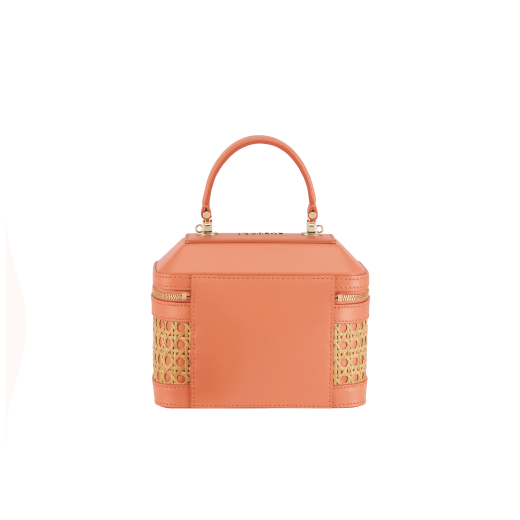 Serpenti Forever small jewellery box bag in natural Vienna straw with coral carnelian orange calf leather details and customisable tag with hot stamped "Dubai" inscription on one side, and beetroot spinel fuchsia nappa leather lining. Captivating snakehead zip pullers and chain strap décor in light gold-plated brass. Special Resort Edition exclusive to Dubai. 292476 image 4