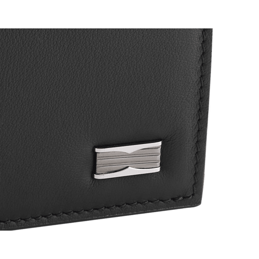 B.zero1 Man compact wallet with chain in black matte calf leather with Niagara sapphire blue nappa leather interior. Iconic dark ruthenium and palladium-plated brass embellishment, and folded press-stud closure. BZM-COMPACTWALLET image 4