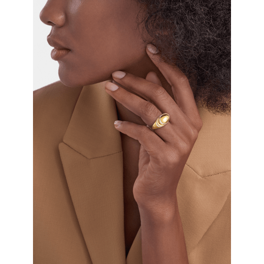 Bvlgari Cabochon 18 kt yellow gold ring set with demi pavé diamonds AN860328 image 1