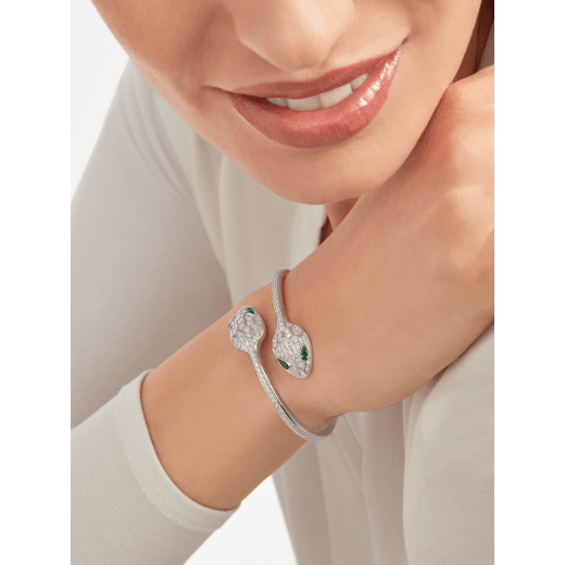 Serpenti 18 kt white gold bracelet set with emerald eyes and pavé diamonds BR858551 image 1
