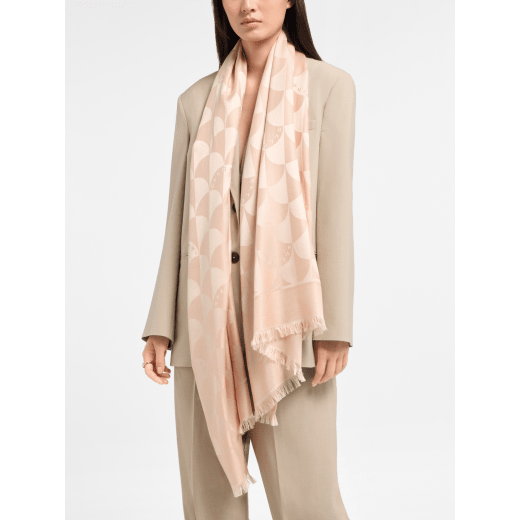 Maxi Calla stole in fine white silk wool. Made of 60% silk and 40% wool. MAXICALLA-ST image 1