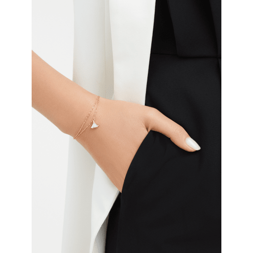 DIVAS' DREAM bracelet in 18 kt rose gold, with 18 kt rose gold pendant set with mother-of-pearl. BR859360 image 3