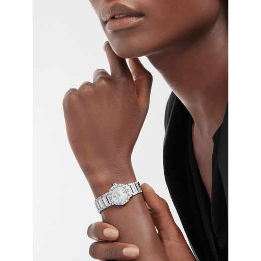 Bvlgari Bvlgari 腕錶，精鋼錶殼和錶帶，精鋼錶圈鐫刻雙品牌標誌，珍珠母貝錶盤。 104032 image 1