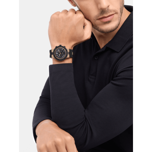 Orologio Bvlgari Bronzo Chronograph con movimento meccanico a carica automatica e cronografo, cassa di 41 mm in bronzo sabbiato, lunetta e cinturino in caucciù nero e quadrante verniciato opaco nero. Impermeabile fino a 100 metri. 104242 image 1