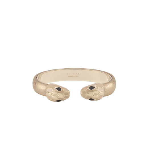 Bracciale rigido Serpenti Forever in ottone placcato oro chiaro con inserti in vitello Striated oro chiaro. Accattivante motivo Serpenti contraire con squame in smalto champagne e ottone placcato oro chiaro e occhi in smalto nero. BRAC-CONTR-PUREKARb image 1