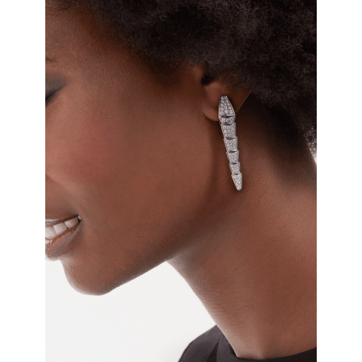 Serpenti earrings in 18 kt white gold, set with full pavé diamonds. 348320 image 1