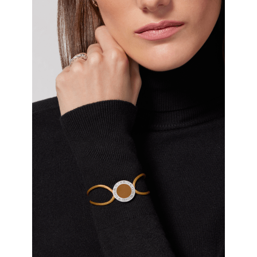 Браслет Bvlgari Bvlgari, ткань желтого цвета оттенка янтарного шафрана, знаменитый декор из серебра 925 пробы, эмаль желтого цвета оттенка янтарного шафрана. BRACLT-LUCKYUa image 1