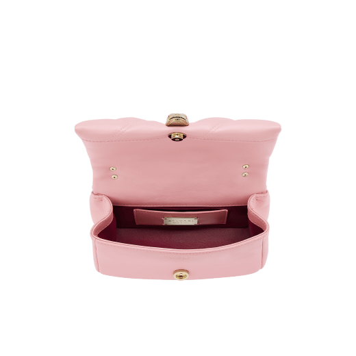 Serpenti Cabochon Crossbody-Minitasche mit Maxi-Kette aus weichem Kalbsleder in Ivory Opal Weiß mit grafischem Steppmotiv im Maxi-Format und Futter aus schwarzem Nappaleder. Neuer Serpenti Schlangenkopf-Verschluss aus vergoldetem Messing mit kleinen Schuppen aus weißem Perlmutt in der Mitte und Augen aus rubinroter Emaille. 1164-MSMa image 4