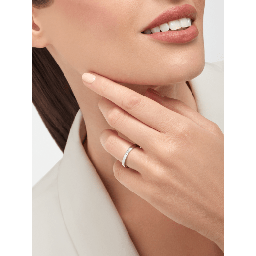マリー・ミー ウェディング・リング。ダイヤモンドを配したプラチナ製。幅3ｍｍ。 AN854104 image 3