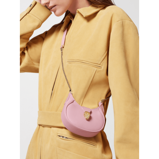 Serpenti Ellipse micro bag in soft, drummed, flash diamond white calf leather with taffy quartz pink grosgrain lining. Captivating snakehead closure in gold-plated brass embellished with mother-of-pearl scales and red enamel eyes, leather tab with magnet, and zipped fastening. SEA-MICROHOBOc image 5