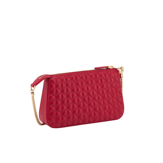 Serpenti Sugarloaf chain clutch in royal ruby Calla Matelassé calf leather with a quilted pattern, royal ruby nappa leather lining and a zipped closure. Captivating snakehead rivet in gold-plated brass. SSL-CHAINCLUTCH image 3