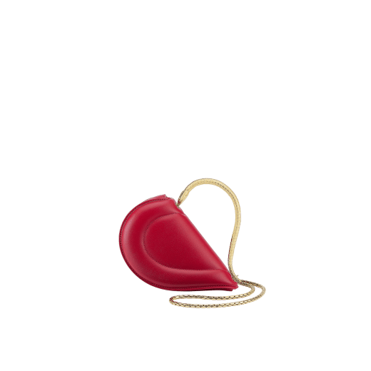 Serpenti Cuoricino 迷你手提包，採用皇家紅寶石色小牛皮，內裡為皇家紅寶石色納帕軟面皮。迷人的金色黃銅蛇身提把飾以蛇鱗鐫紋，按扣開合。 SRN-Cuoricino-1366XS image 1