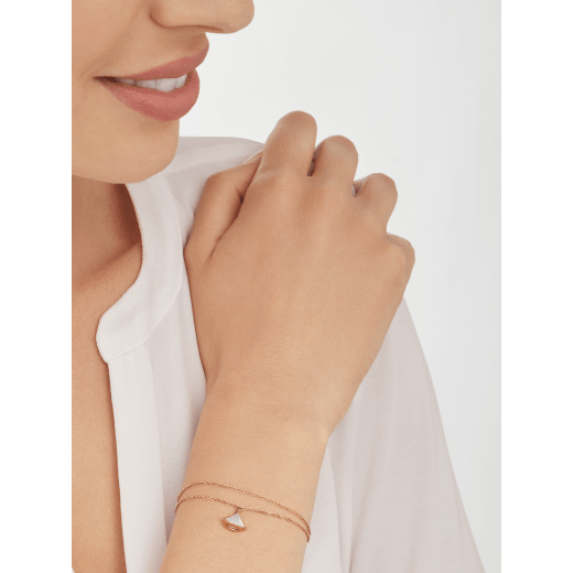 „DIVAS’ DREAM“ Armband aus 18 Karat Gelbgold mit Anhänger mit Perlmutt-Element BR859361 image 3