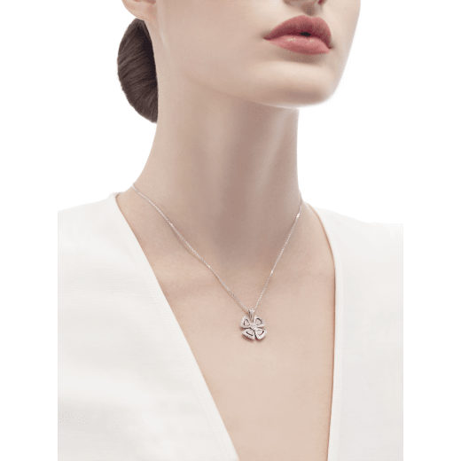 Fiorever 18 kt white gold necklace set with a central diamond and pavé diamonds. 354496 image 5