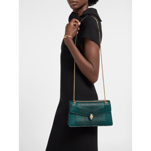 Serpenti Forever medium shoulder bag in forest emerald shiny karung with black nappa leather lining. Captivating snakehead magnetic closure in gold-plated brass embellished with forest emerald enamel and gold-plated brass scales, and black onyx eyes. 295625 image 1