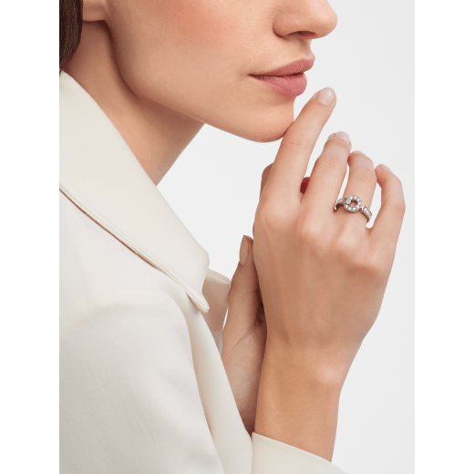 Bvlgari Bvlgari 18 kt white gold ring set with pavé diamonds AN854619 image 2