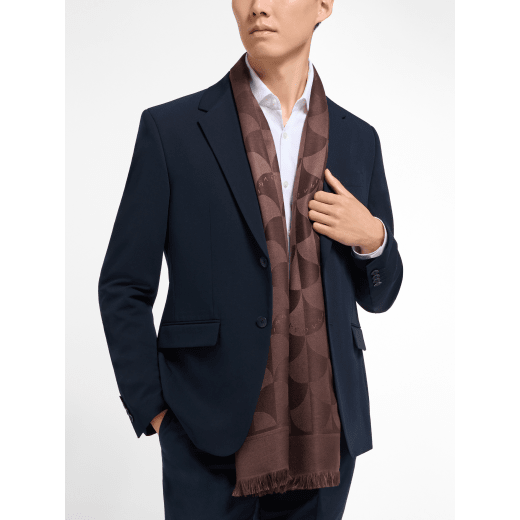 Maxi Calla stole in fine white silk wool. Made of 60% silk and 40% wool. MAXICALLA-ST image 1