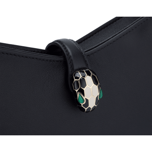 Serpenti Baia small shoulder bag in vivid emerald green Metropolitan calf leather with black nappa leather lining. Captivating snakehead magnetic closure in light gold-plated brass embellished with bright forest emerald green enamel and light gold-plated brass scales, and black onyx eyes; additional zipped top closure. SEA-1274 image 5