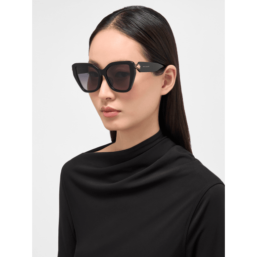 Serpenti Forever 蝴蝶式醋酸纖維太陽眼鏡，蛇頭元素飾以琺瑯。 BV40033I image 3