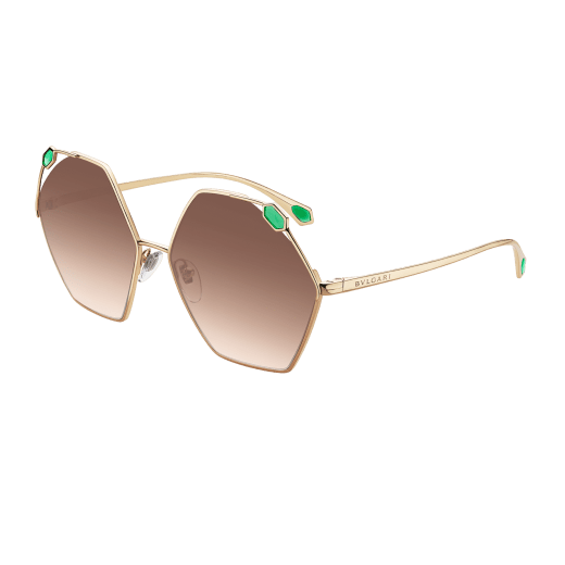 لهدية مميزة، علبة أنيقة تحوي حمالة بطاقات قابلة للطي من جلد الكارونغ "مولتن" باللون الذهبي الفاتح ونظارات شمسية معدنية سداسية الشكل. Women-Gift Set-folded-card-holder-and-sunglasses image 4