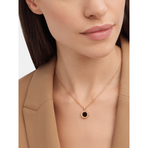 Bvlgari Bvlgari 項鍊，18K 玫瑰金鍊帶，18K 玫瑰金項墜鑲飾珍珠母貝、縞瑪瑙和密鑲鑽石。 347761 image 2