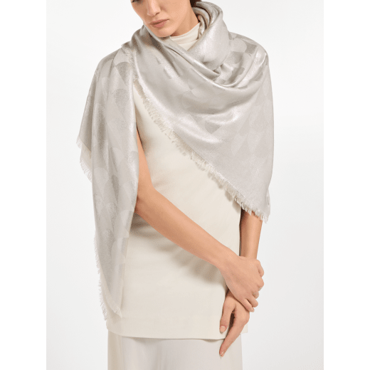 Maxi Calla Metal scarf in fine cream and gold silk wool. Made of 60% silk and 40% wool. MAXICALLAMETALST image 1