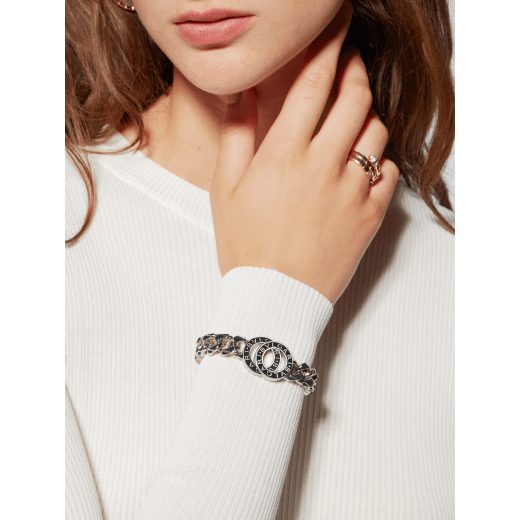 BULGARI BULGARI Maxi Chain Armband aus palladiumbeschichtetem Messing mit Intarsien aus schwarzer Emaille. Ikonischer Dekor mit schwarzer Emaille und Verschluss. BB-CHUNKY-MC-B image 3