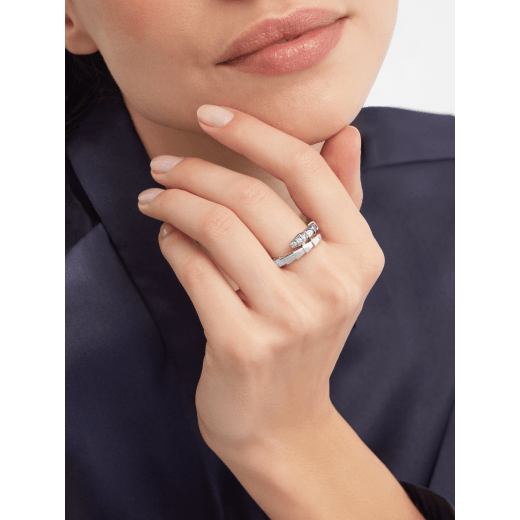 Serpenti Viper one-coil 18 kt white gold ring set with pavé diamonds on the head and tail. AN859915 image 1