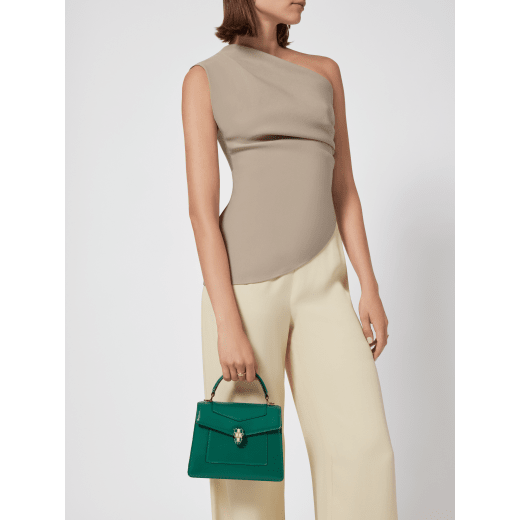 Serpenti Forever medium top handle bag in emerald green calf leather with black nappa leather lining. Captivating snakehead magnetic closure in light gold-plated brass embellished with deep jade intense green enamel and light gold-plated brass scales, and black onyx eyes. SEA-1282-CL image 1