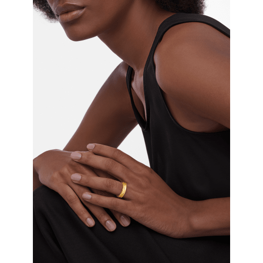 B.zero1 one-band ring in 18 kt yellow gold. B-zero1-1-bands-AN852260 image 1