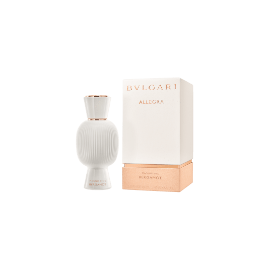 La vibrante vitalità di Magnifying Bergamot esalta la freschezza della tua Eau de Parfum. #MagnifyForMore Joy 41277 image 4