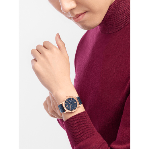 Bvlgari Bvlgari 腕錶，搭載寶格麗自製機械機芯，18K 玫瑰金錶殼和錶圈，錶圈鐫刻雙品牌標誌，藍色大理石錶盤，藍色鱷魚皮錶帶。防水深度 50 公尺。 104113 image 2