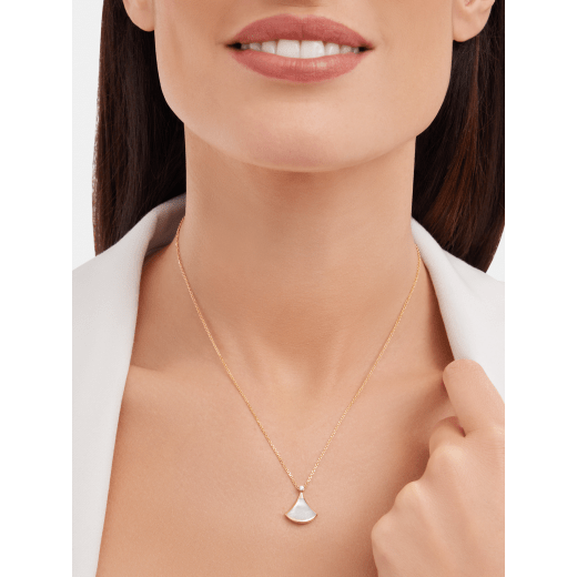 Yellow gold DIVAS DREAM Necklace with 0.03 ct Diamonds Mother of