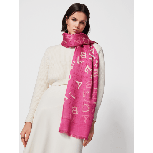 Lettere Maxi Diagonal stole in fine white agate silk wool. Made of 60% silk, 40% wool. LETTEREMXDIAG image 1