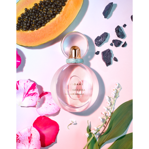 A modern, floral Eau de Parfum that captures the essence of femininity. 40470 image 3