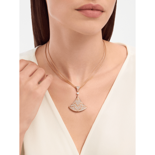 Divas' Dream 18 kt rose necklace set with a brilliant-cut diamond and pavé diamonds 361989 image 3