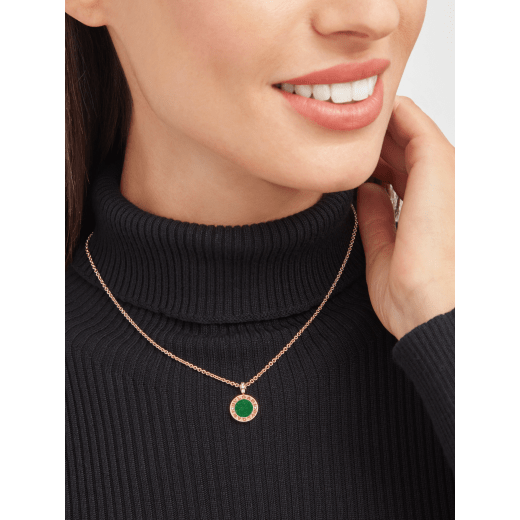 Collana Bvlgari Bvlgari con catena in oro rosa 18 kt e pendente in oro rosa 18 kt con giada verde e pavé di diamanti. 350681 image 3