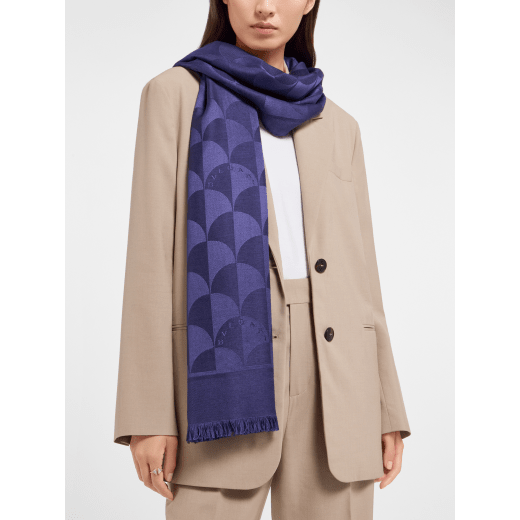 Maxi Calla stole in fine white silk wool. Made of 60% silk and 40% wool. MAXICALLA-ST image 1