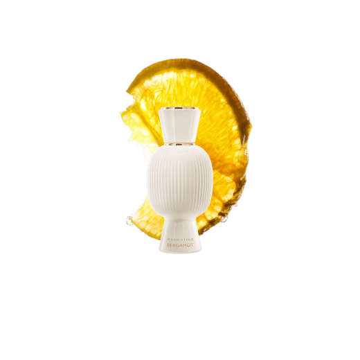 La vibrante vitalità di Magnifying Bergamot esalta la freschezza della tua Eau de Parfum. #MagnifyForMore Joy 41277 image 2
