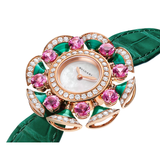 DIVAS' DREAM High Jewellery 腕錶， 18K 玫瑰金錶殼和花瓣鑲飾圓形明亮型切割鑽石、孔雀石和粉紅碧璽。珍珠母貝錶盤，綠色鱷魚皮錶帶。 103636 image 2