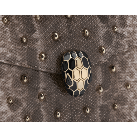 Serpenti Forever small top handle bag in foggy opal grey shiny karung Cabochon skin with crystal rose nappa leather lining. Captivating snakehead magnetic closure in light gold-plated brass embellished with black enamel and light gold-plated brass scales, and black onyx eyes. 293334 image 5