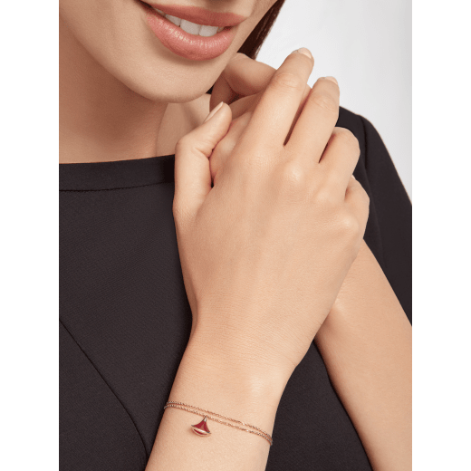 DIVAS' DREAM bracelet in 18 kt rose gold, with 18 kt rose gold pendant set with carnelian. BR859362 image 1