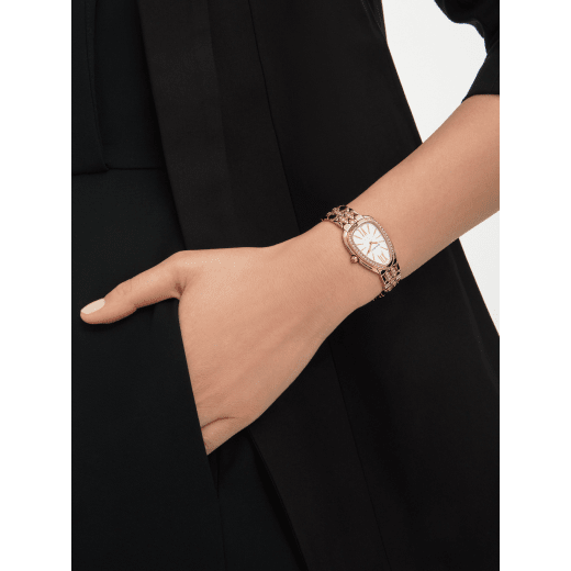 Serpenti Seduttori Uhr mit diamantbesetztem Gehäuse, Armband aus 18 Karat Roségold und weißem Zifferblatt 103275 image 4