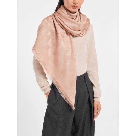 Maxi Calla 絲巾，採用上等亞麻瑪瑙色絲毛。60% 純絲及 40% 羊毛製成。 MAXICALLASQ image 1