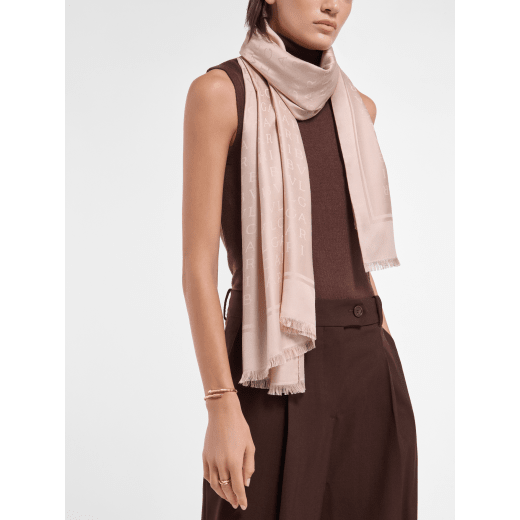 Étole Lettere Maxi Light en soie fine couleur lin agate. Modèle confectionné à 100&nbsp;% de soie. LETTEREMAXILIGHTd image 1