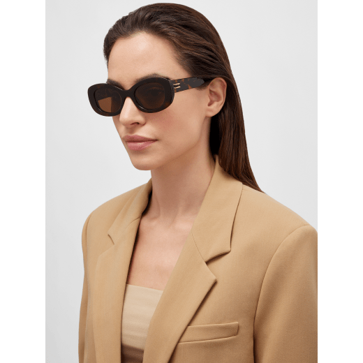 Lunettes de soleil B.zero1 à monture ovale en acétate avec détails emblématiques BV40039I image 1