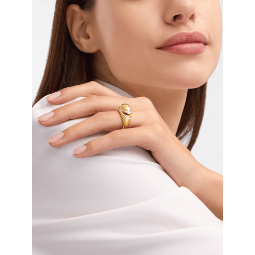 Bvlgari Cabochon 18 kt yellow gold ring set with demi pavé diamonds AN860328 image 1