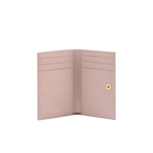 Serpenti Forever folded card holder in light gold Striated calf leather with linen agate nappa leather interior. Captivating snakehead décor in light gold-plated brass embellished with champagne enamel and light gold-plated brass scales, and black enamel eyes; press-button closure. SEA-CC-HOLD-FOLD-R image 2